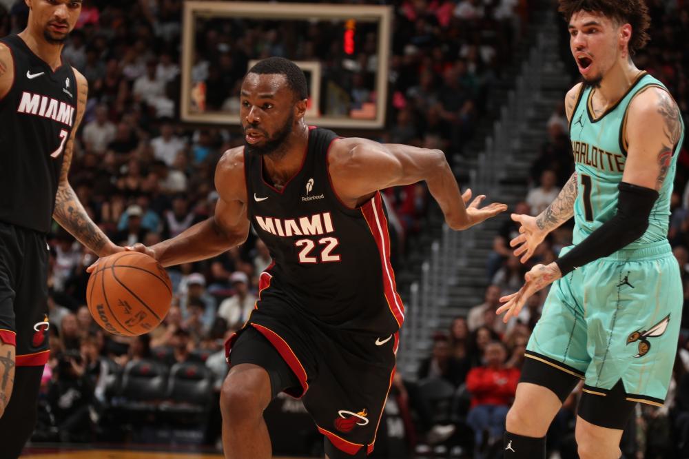 是各队奋力 是各队奋力