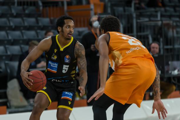 他不但是场 他不但是场