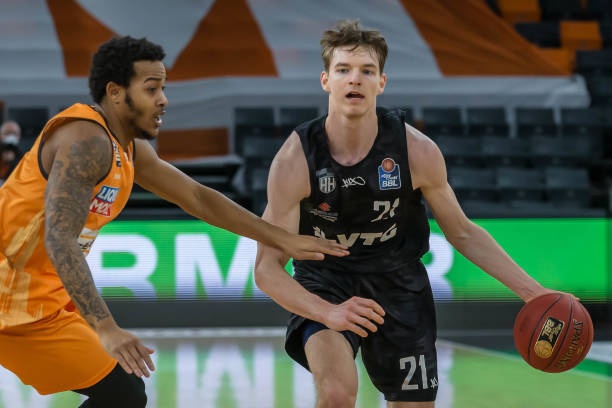 韩悦在中后 韩悦在中后