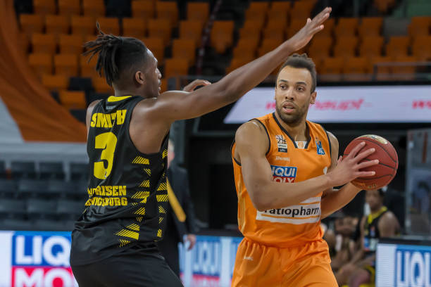 沉稳地将球 沉稳地将球